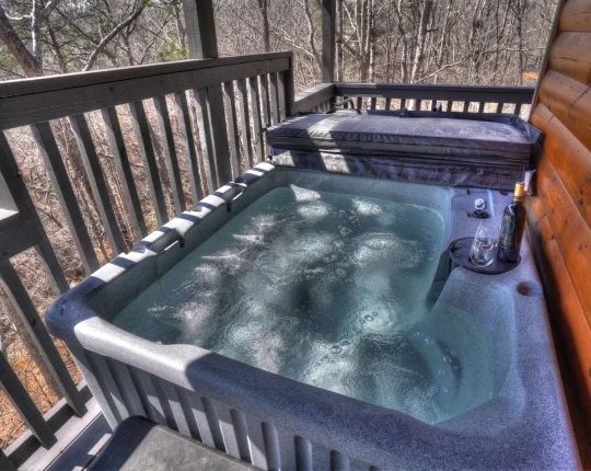 Cedar-Creek-Top-Line-Jacuzzi1